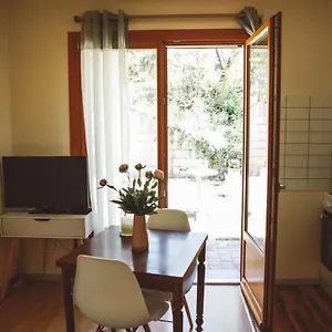 Joli Studio-3mn Frontière Geneve-wifi-parking-terrasse Neydens